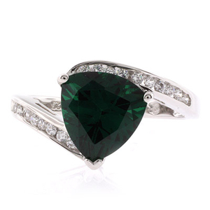 Gorgeous Trillion Cut Green Emerald Silver Ring