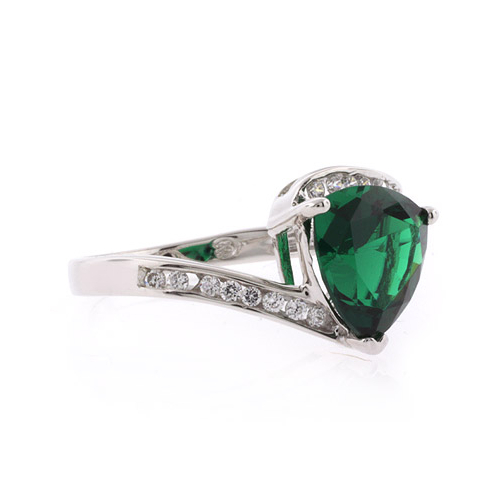 Gorgeous Trillion Cut Green Emerald Silver Ring