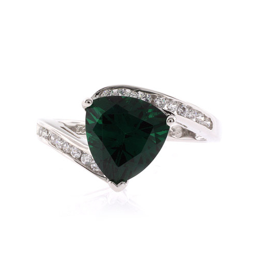 Gorgeous Trillion Cut Green Emerald Silver Ring