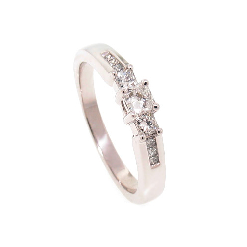 Beautiful 14K White Gold Diamond Ring